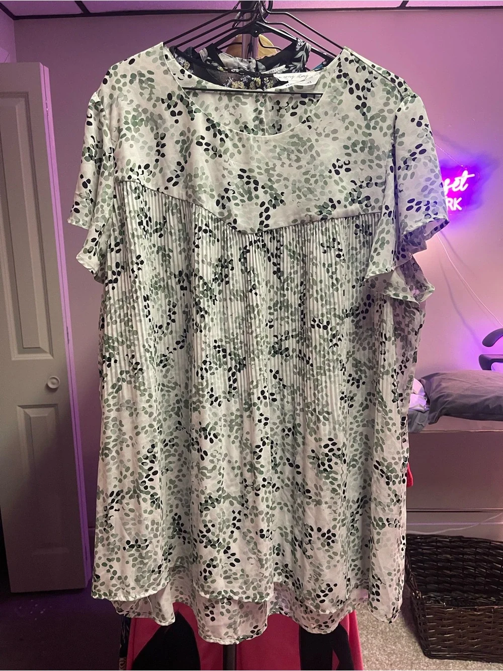 975. Cream and Sage Floral Flutter Sleeve Blouse - Picture 3 of 3